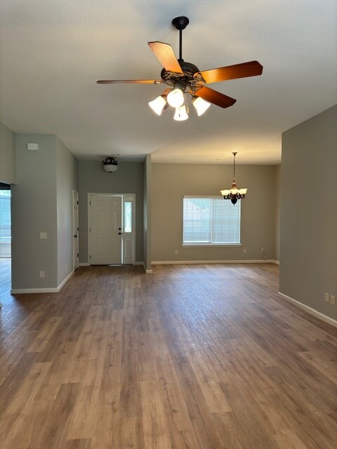 Building Photo - 1109 N Wren Dr