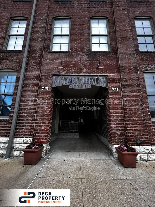 Building Photo - 721 N 17th St