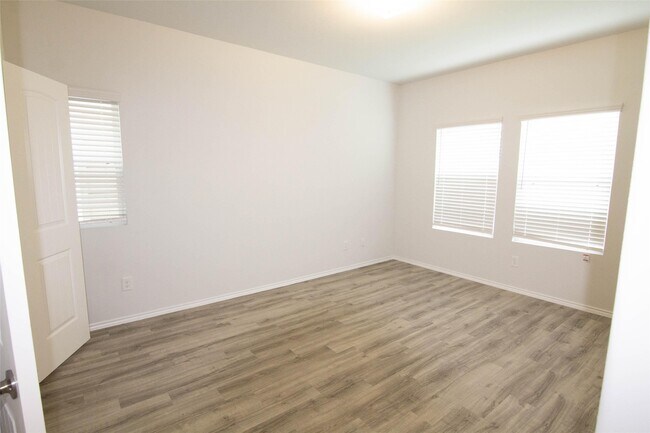 Building Photo - 5618 Adelaide River Dr