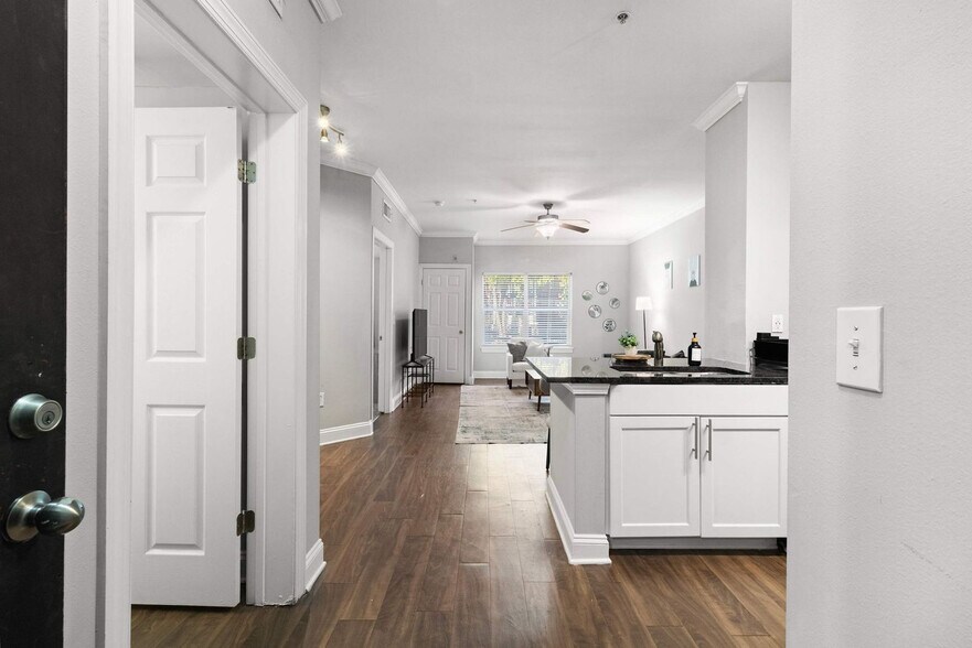 Building Photo - 590 James Maxwell Rd