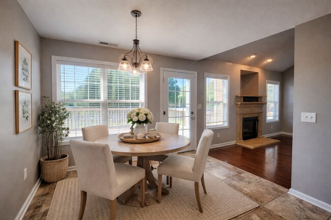 Building Photo - $2500 - 5 Bedrooms 3 Baths + Bonus Room