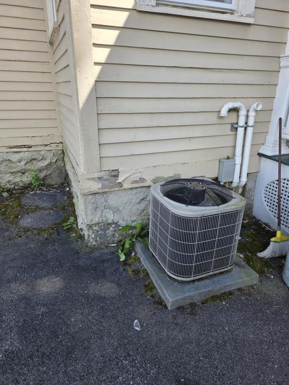 Building Photo - 128 Market St