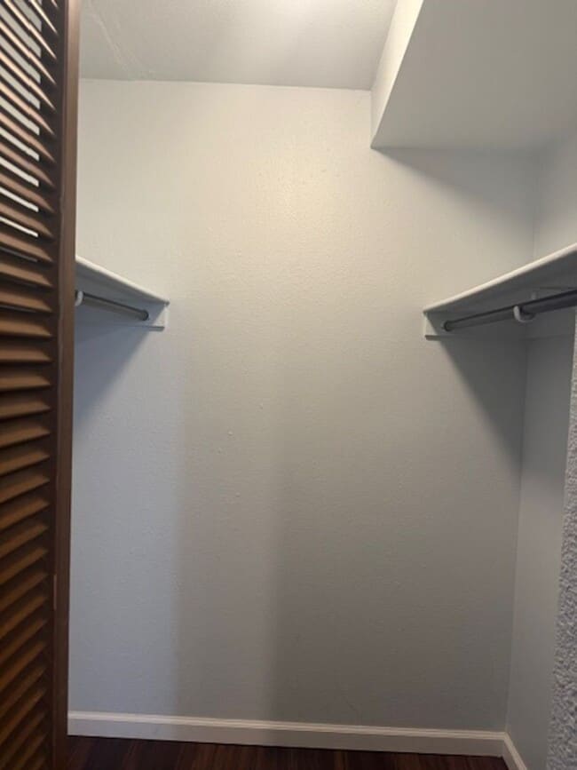 Building Photo - Highlander 1 Bedroom with Parking, Washer/Dryer in unit