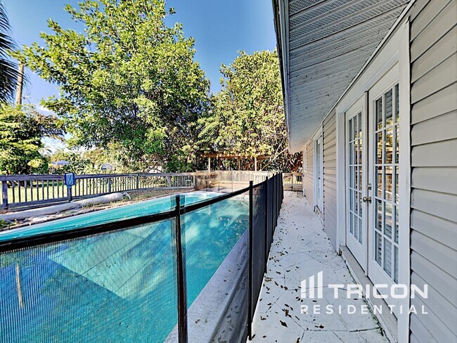 Building Photo - 5560 Waneta Pl