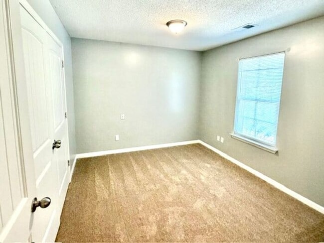 Building Photo - Great Location and Priced to Move-Cordova Home