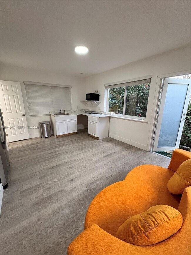 Building Photo - 675 NE 159th St