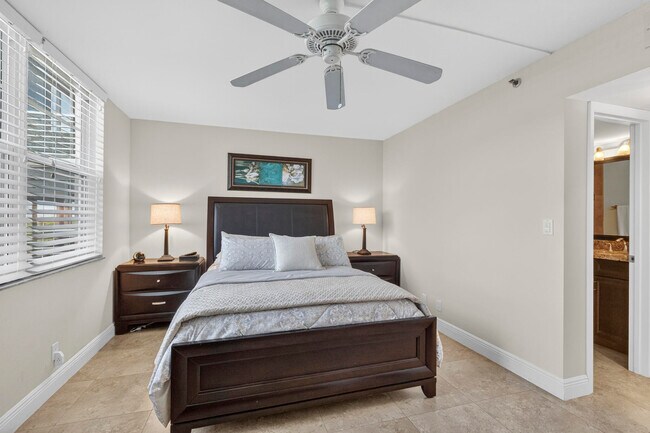 Building Photo - 3499 Oaks Way