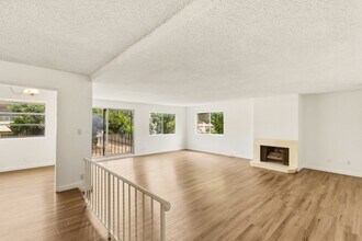 Building Photo - HUGE 2 bed 2 bath in Prime Santa Monica!