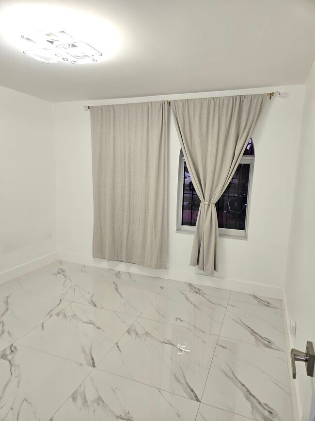 Building Photo - 1822 SW 102nd Pl