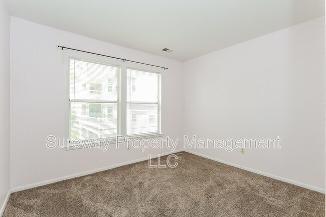 Building Photo - 108 Lowell Ct