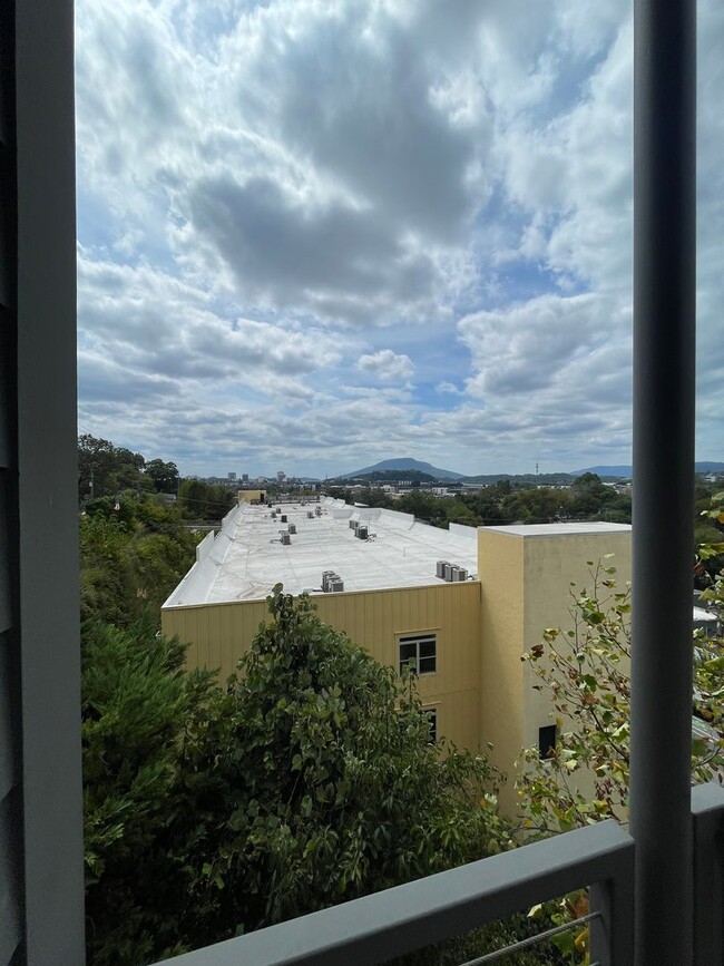 Building Photo - Three levels of views