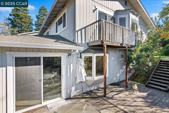 Building Photo - 207 Midway Dr