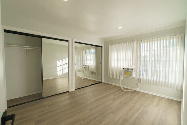 Interior Photo - 611 Levering Ave