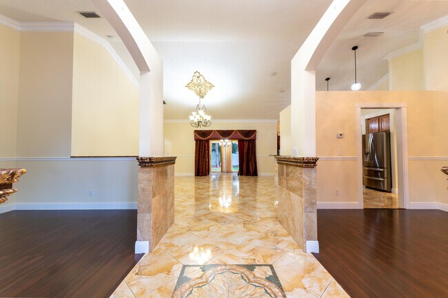 Building Photo - 2853 SE Melaleuca Blvd