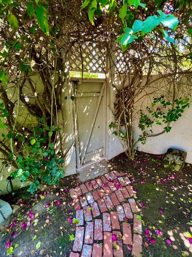 BACKYARD GATE - 2441 10th St