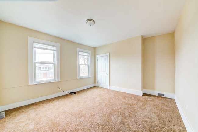 Building Photo - 433 Winton St