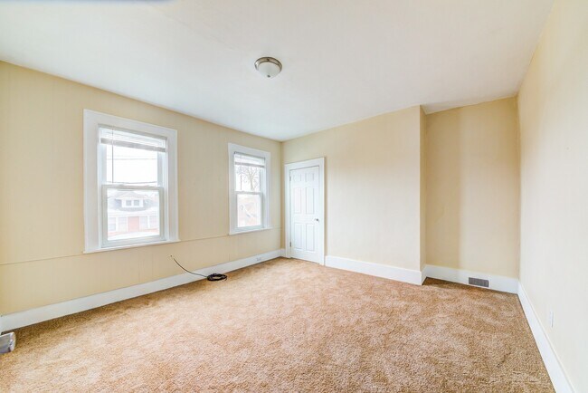 Building Photo - AVAILABLE AUGUST 2026 - Beautiful 4+ bedroom, 1 bath home in Mt Washington!