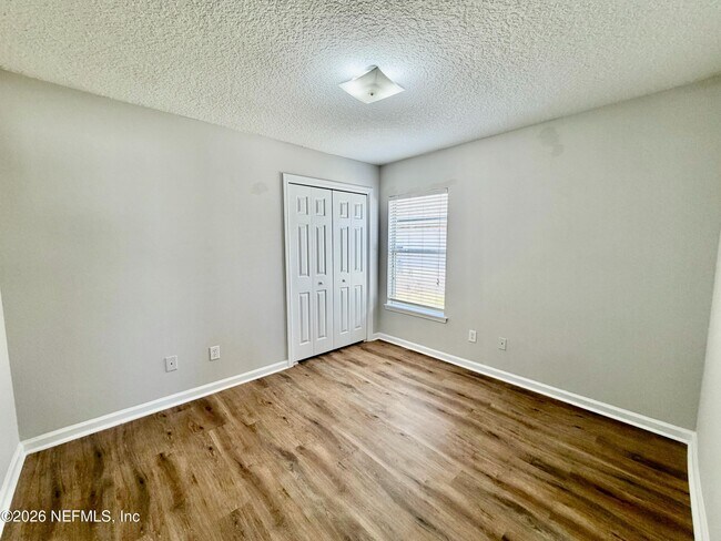 Building Photo - 929 Raindrop Ln