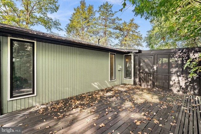 Building Photo - 862 Carrier Dr