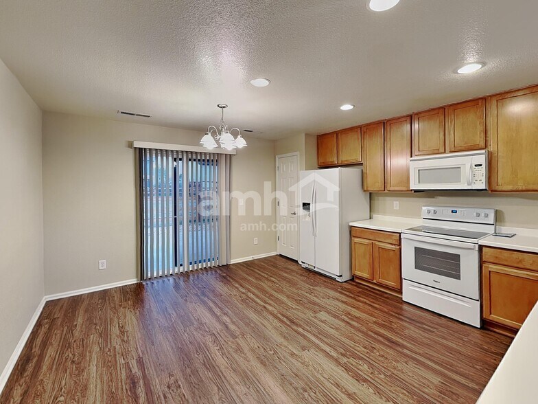 Building Photo - 810 Sunrise Dr