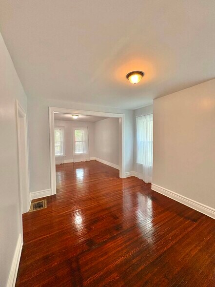 Building Photo - 414 Hoyt St