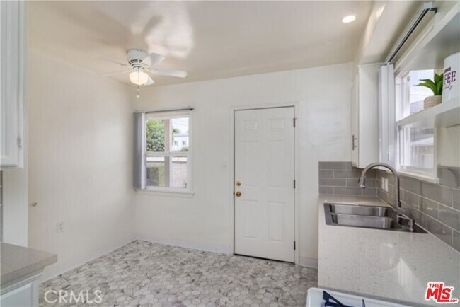 Building Photo - 2334 Keeler St