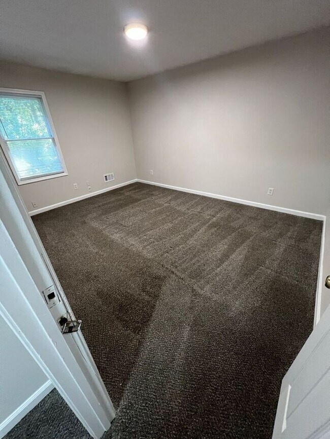Building Photo - 2 bedroom 2.5 bath in the Lawrenceville area!