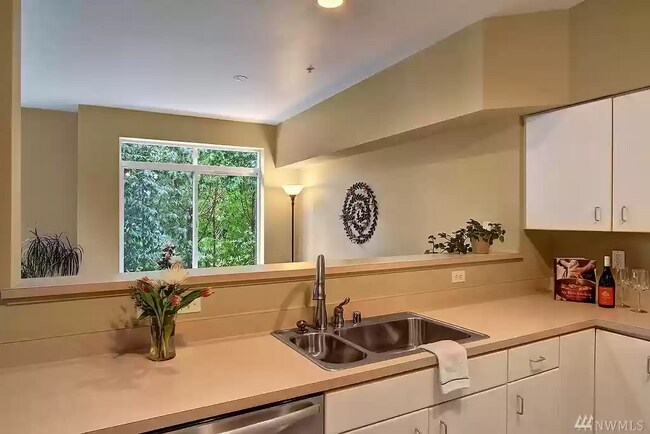 Building Photo - 8760 Greenwood Ave N