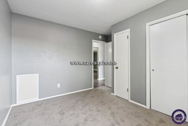 Building Photo - 1733 Christian Ave