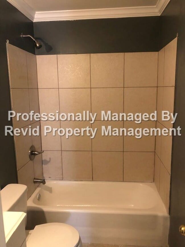 Building Photo - Large 3 bedroom home!