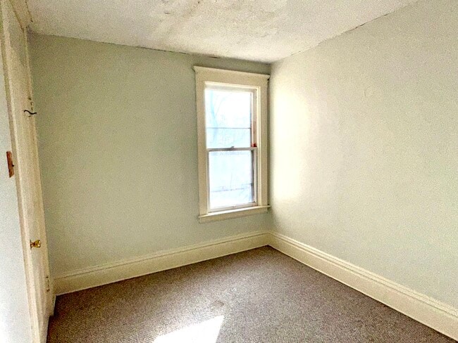 Building Photo - 1212 E 3rd St