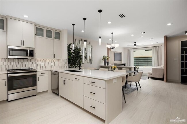 Building Photo - 22 Canary Ave