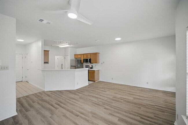 Building Photo - 2808 Kestrel Dr