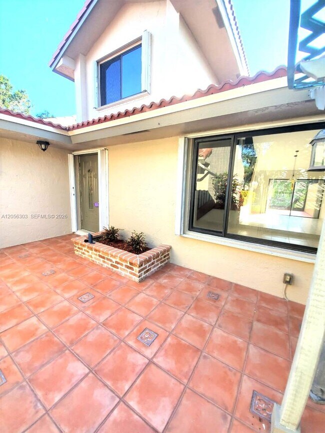 Building Photo - 613 Patio Village Way