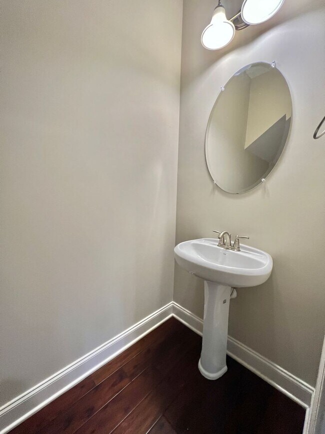 Building Photo - 3 Bed, 2.5 Bath Townhome 1 Mile from Downtown Franklin