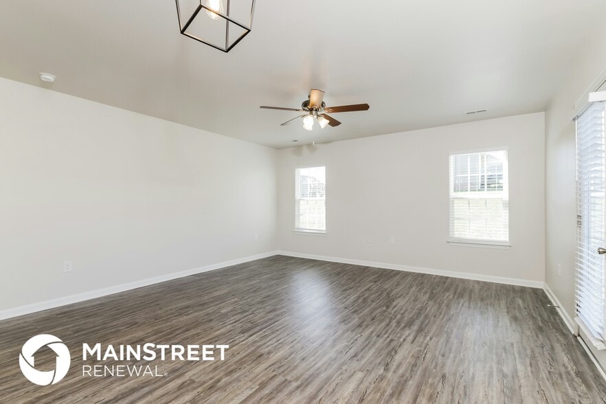 Building Photo - 6166 Brentwood Pk Dr