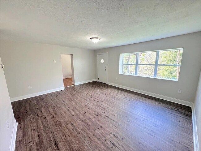 Building Photo - 2528 Homehurst Ave