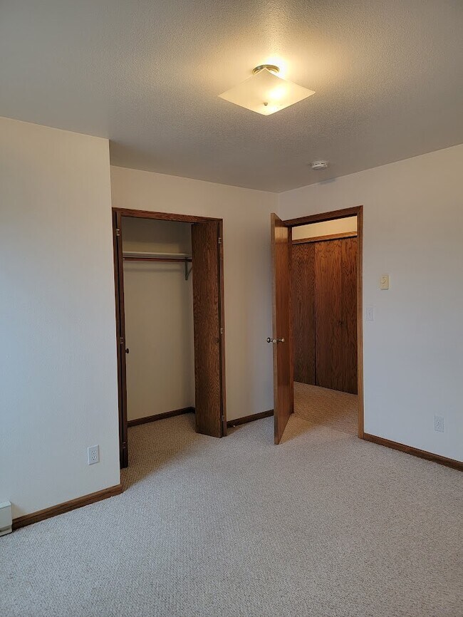 Building Photo - 1304 Dewey St