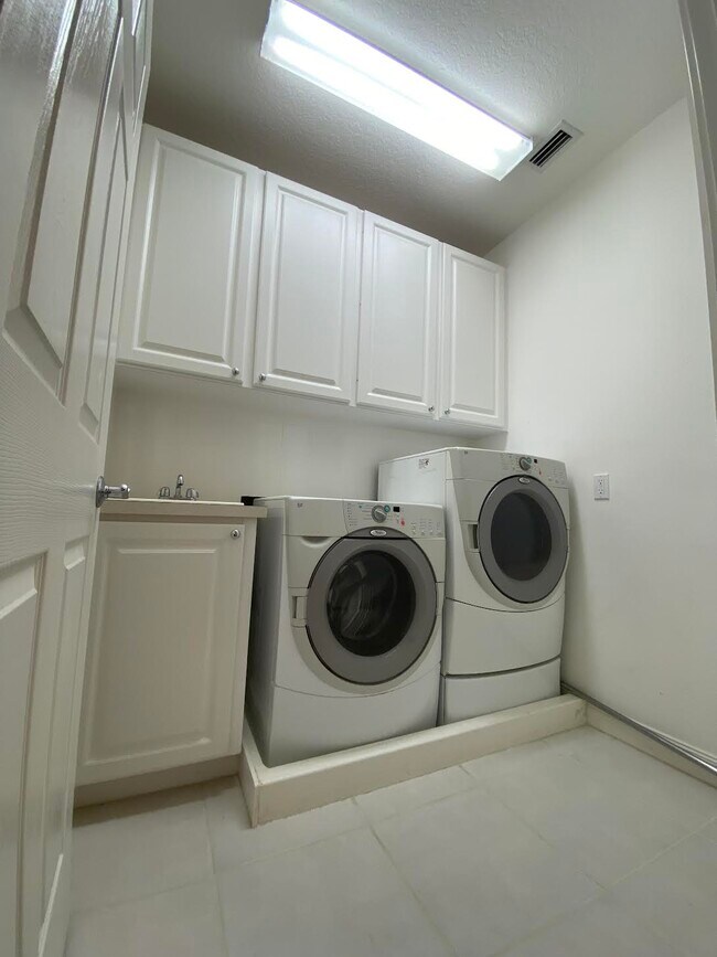 Building Photo - 7803 Bergamo Ave