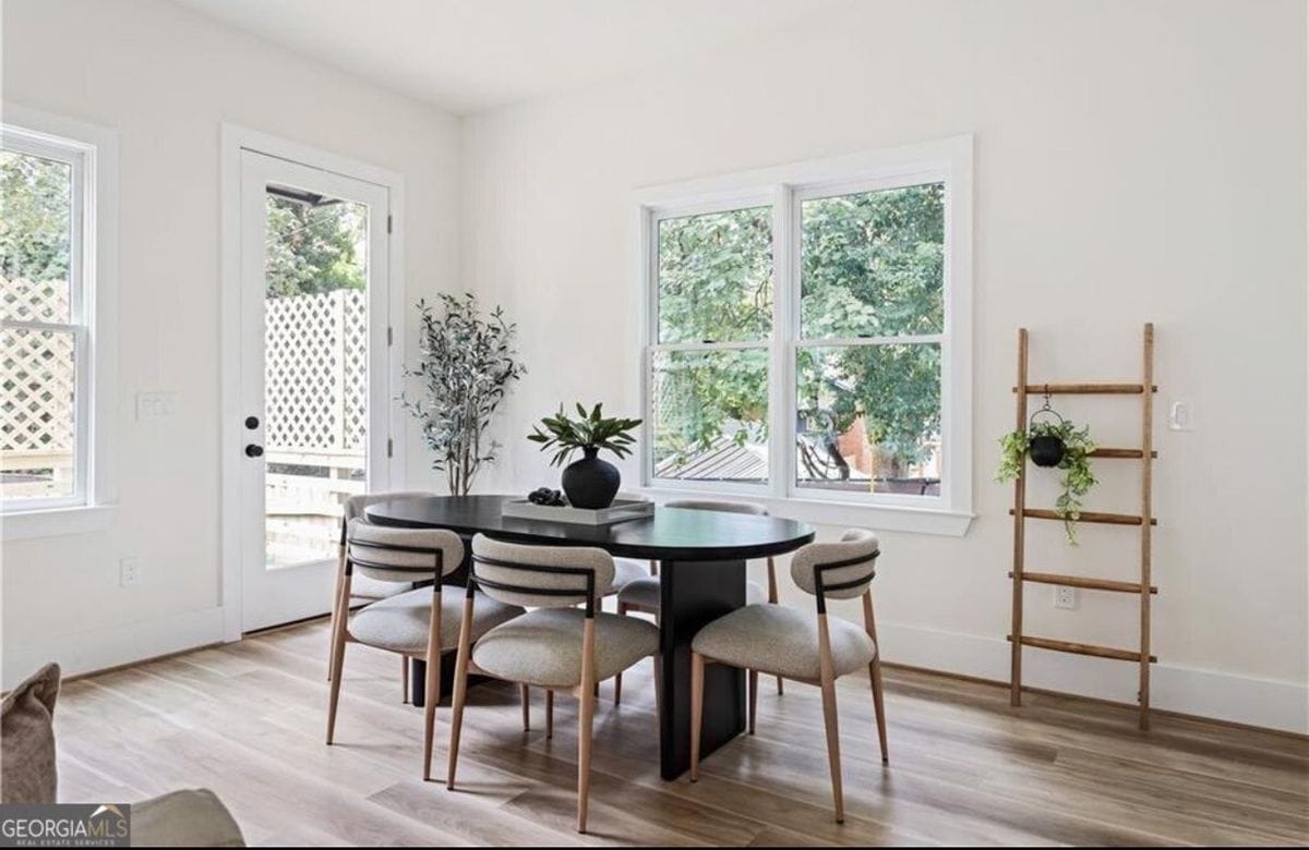 Building Photo - 1265 Oak St SW