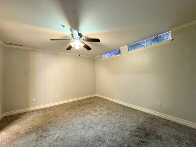 Building Photo - 1715 Summit St