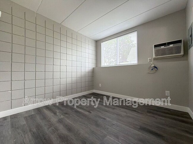 Building Photo - 877 N 26th St