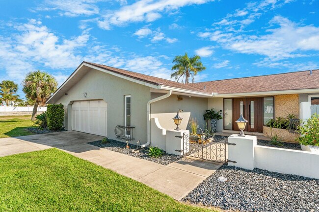 Building Photo - 12 Fairway Dr