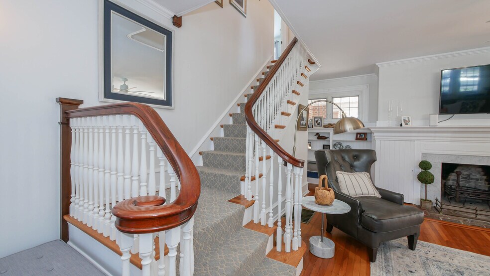 Building Photo - 6104 Ventnor Ave