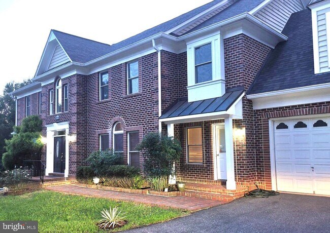 Building Photo - 6440 Columbia Pike