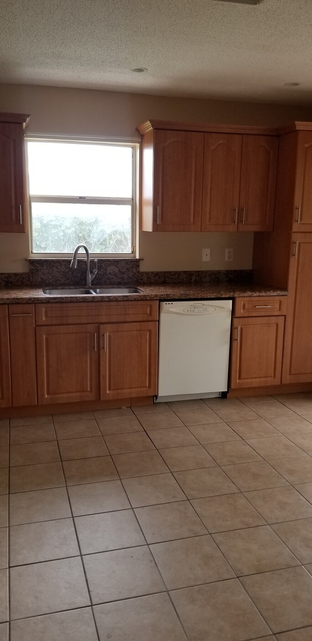 Building Photo - 2210 SE 6th Ct