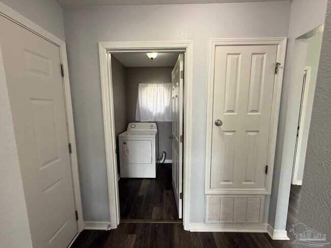 Building Photo - 2111 Coral Creek Dr