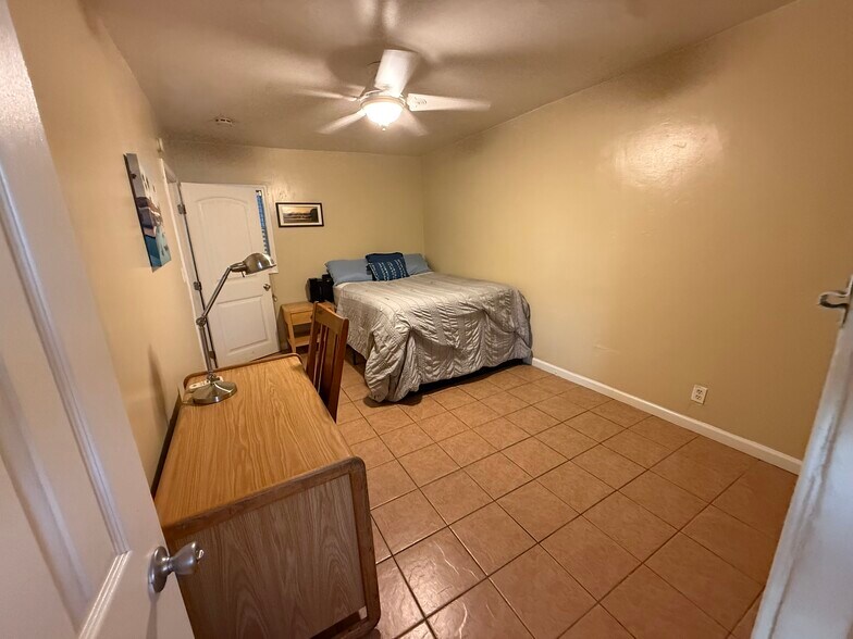 Building Photo - 5809 Lindo Paseo