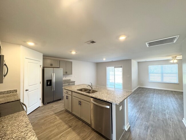 Building Photo - Conway - 4 Bedroom / 2 Bathroom House