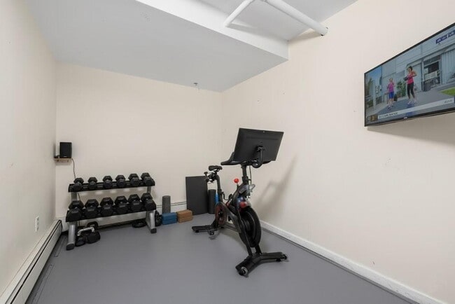 Building Photo - 231 Maple Ave